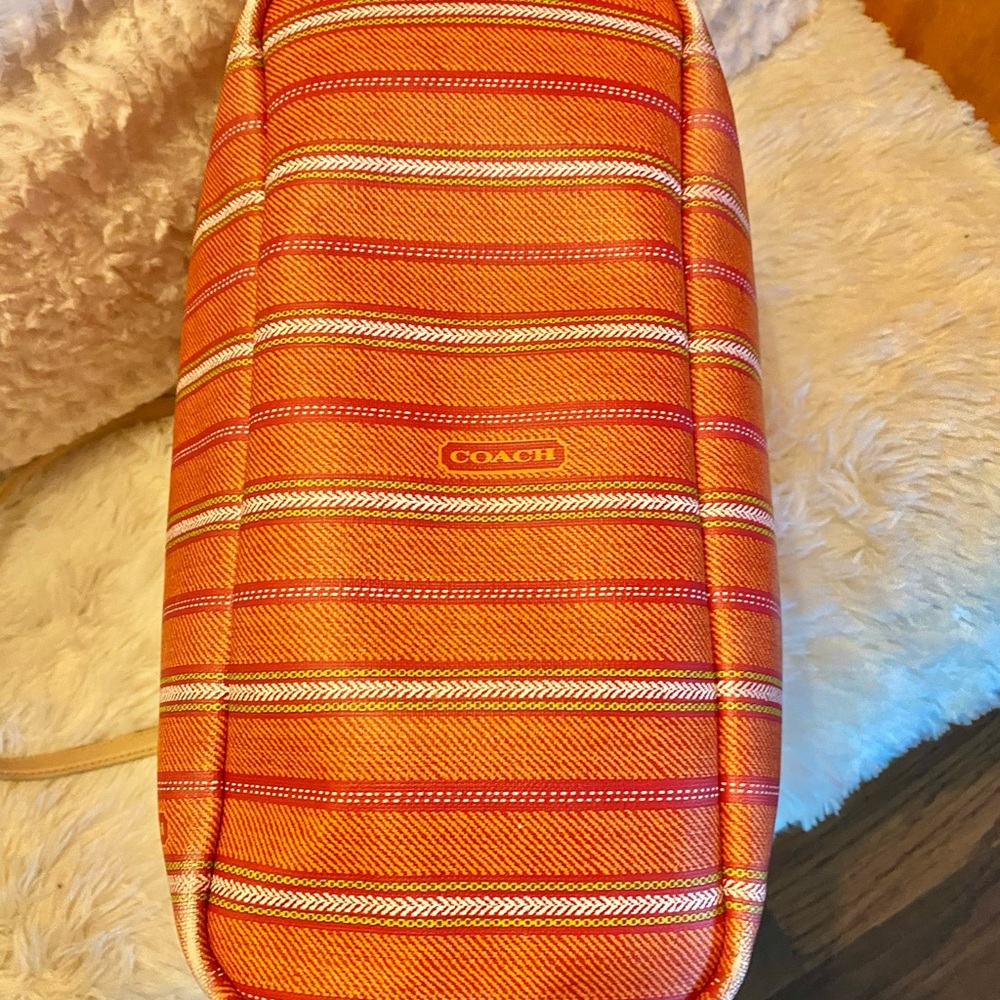 Large PVC Tote - Picture 4 of 9